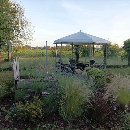 Appartamento charmant studio 35m² au calme proche du circuit Saint-Gervais en-Belin Esterno foto