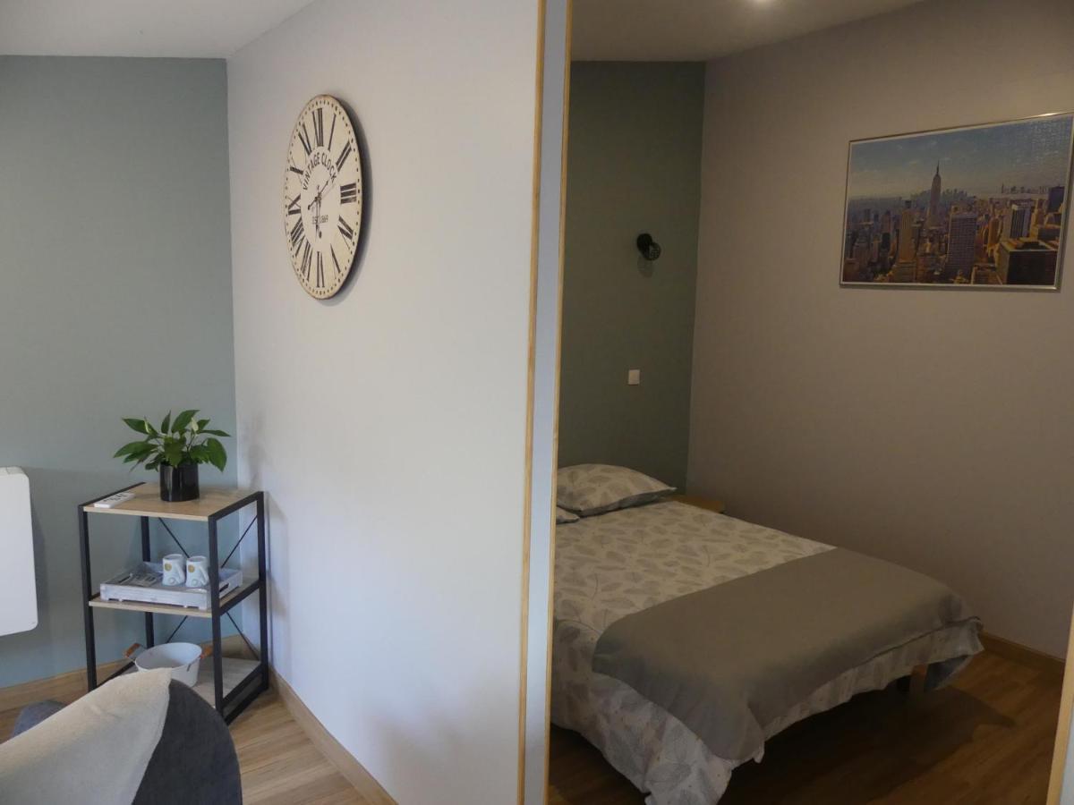 Appartamento charmant studio 35m² au calme proche du circuit Saint-Gervais en-Belin Esterno foto
