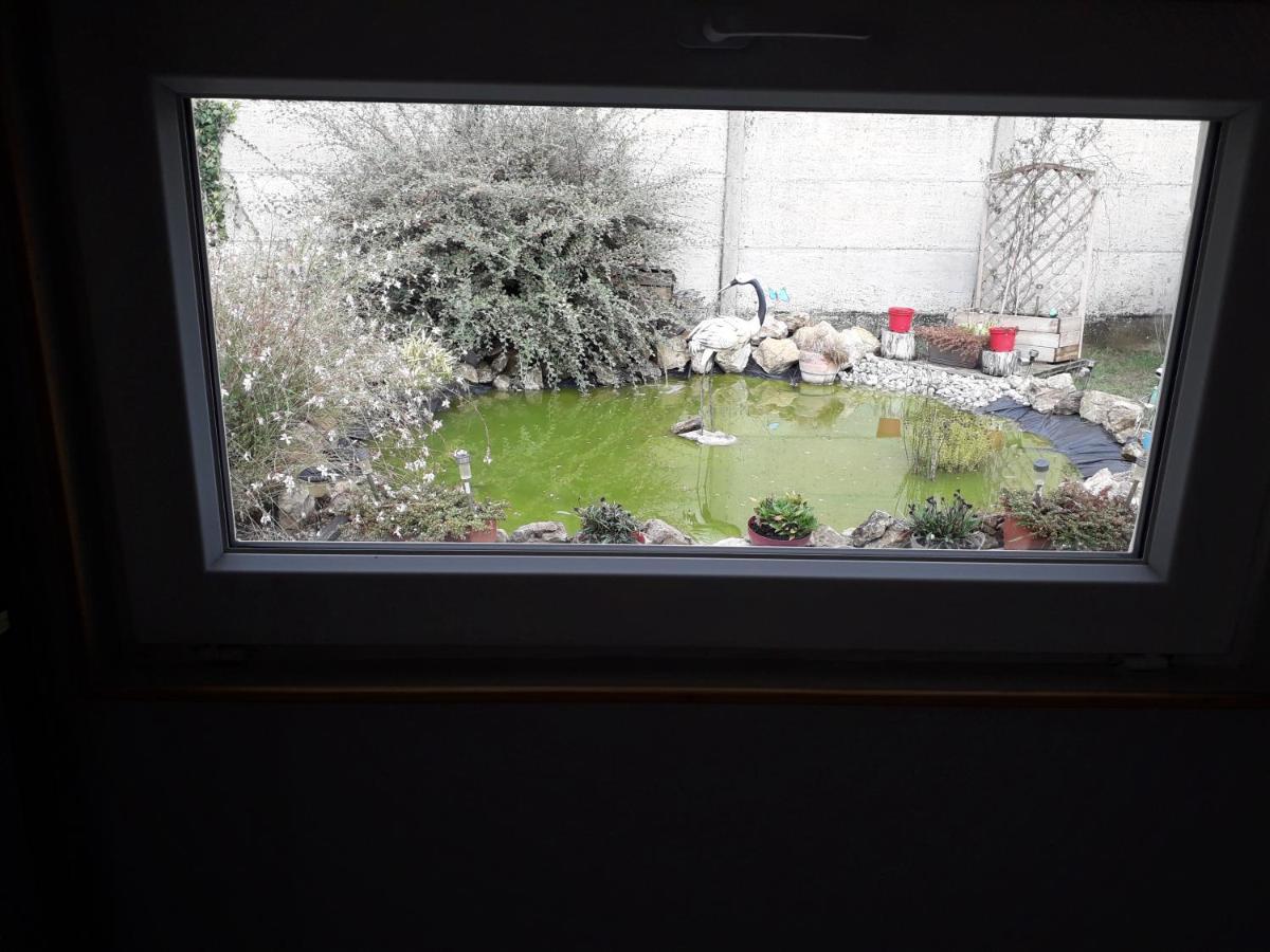 Appartamento charmant studio 35m² au calme proche du circuit Saint-Gervais en-Belin Esterno foto