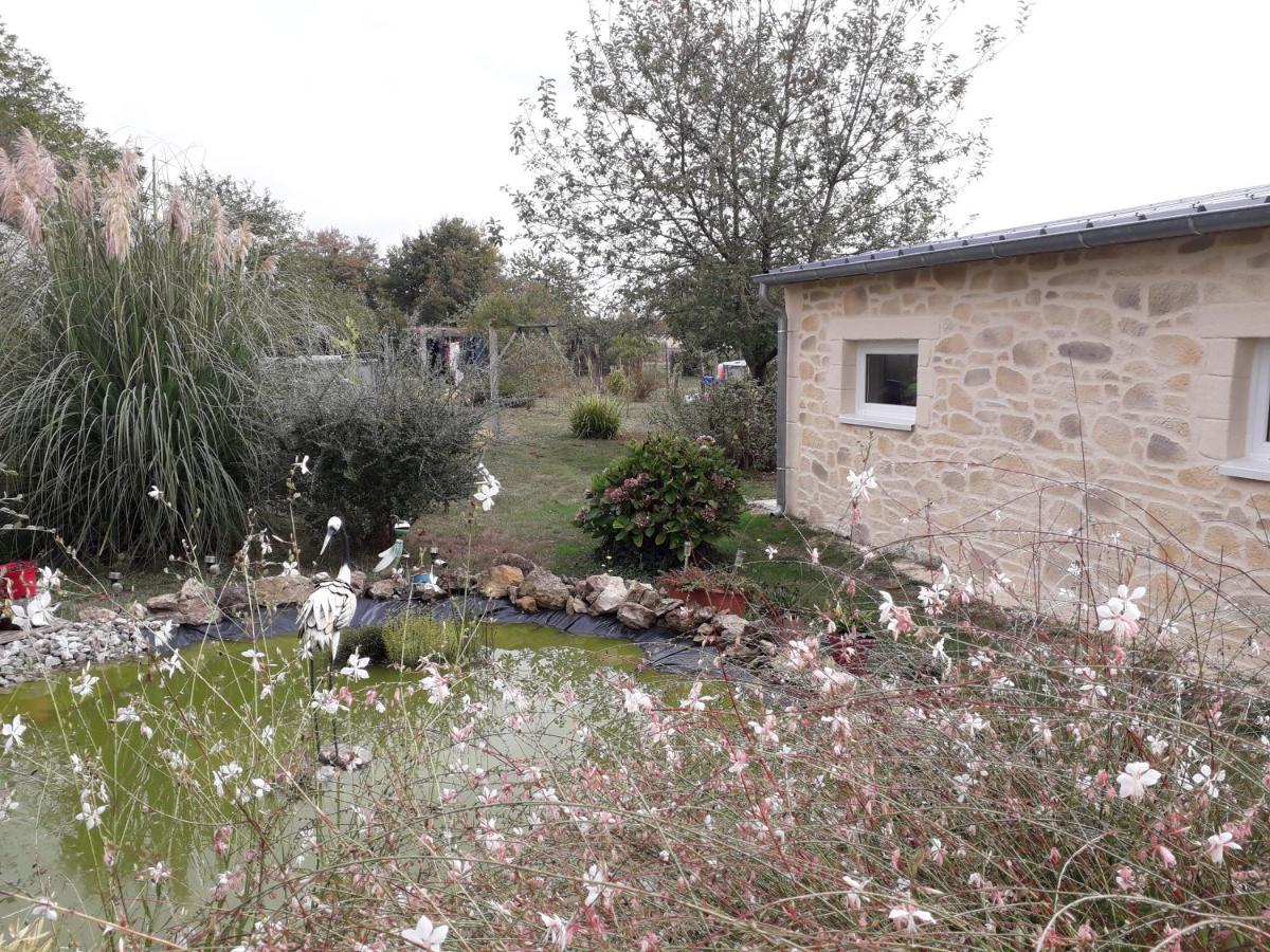 Appartamento charmant studio 35m² au calme proche du circuit Saint-Gervais en-Belin Esterno foto