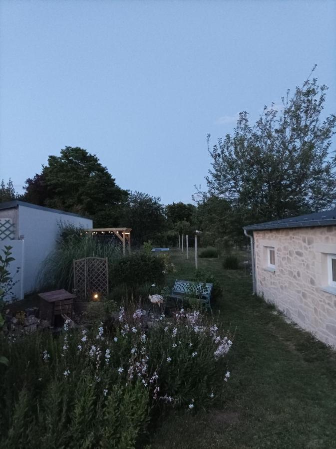Appartamento charmant studio 35m² au calme proche du circuit Saint-Gervais en-Belin Esterno foto