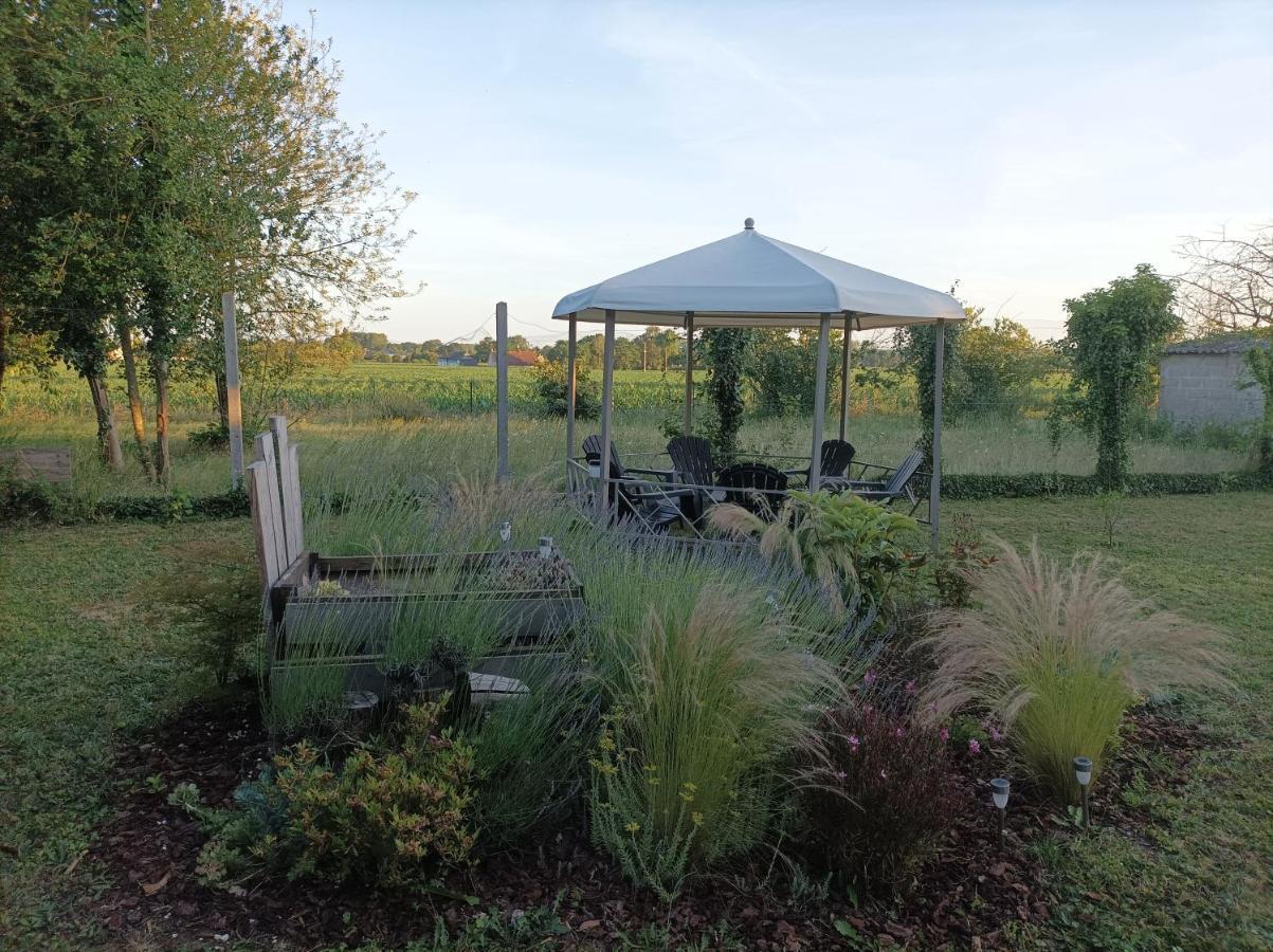 Appartamento charmant studio 35m² au calme proche du circuit Saint-Gervais en-Belin Esterno foto